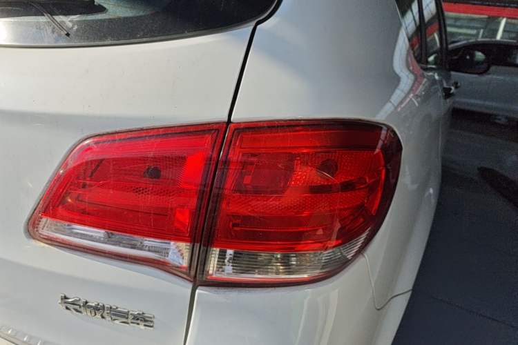 Used Haval H6 2016 Upgraded Model 1.5T Manual Two-Wheel Drive Elite Version Right Rear Taillight