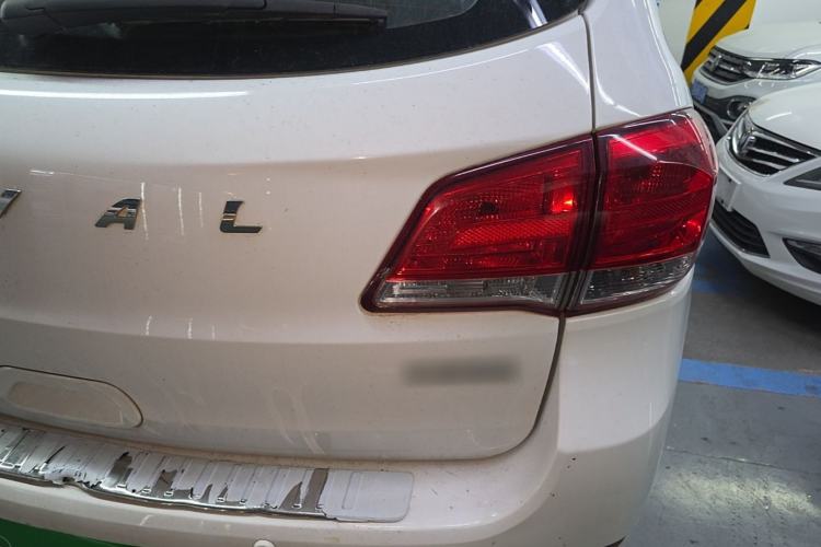 Used Haval H6 2016 Upgraded Model 1.5T Automatic Two-Wheel Drive Elite Version Right Rear Taillight