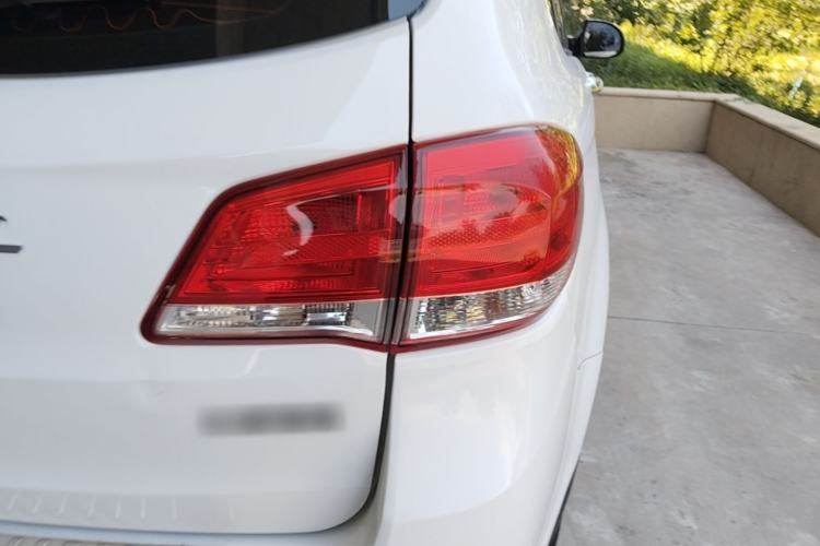 Used Haval H6 2016 Upgraded Model 1.5T Automatic Two-Wheel Drive Elite Version Right Rear Taillight