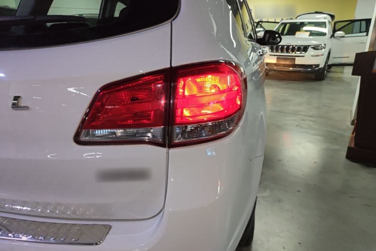Used Haval H6 2016 Upgraded Model 1.5T Automatic Two-Wheel Drive Elite Version Right Rear Taillight
