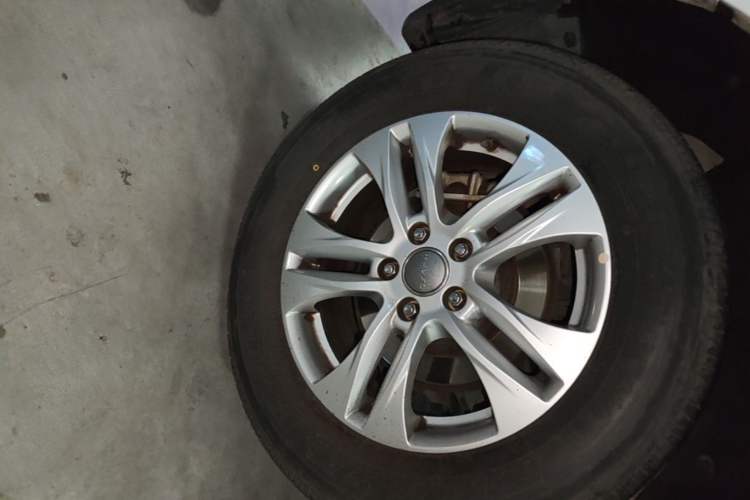 Used Haval H6 2016 Upgraded Model 1.5T Automatic Two-Wheel Drive Elite Version Right Rear Wheel Hub
