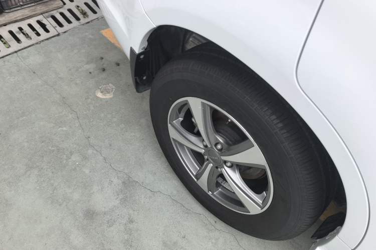 Used Haval H6 2016 Upgraded Model 1.5T Automatic Two-Wheel Drive Elite Version Right Rear Wheel Hub