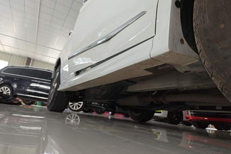 Used Haval H6 2016 Upgraded Model 1.5T Manual Two-Wheel Drive Urban Version Right Side Sill