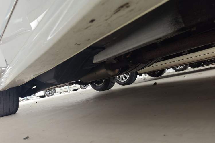 Used Haval H6 2016 Upgraded Model 1.5T Manual Two-Wheel Drive Urban Version Right Side Sill