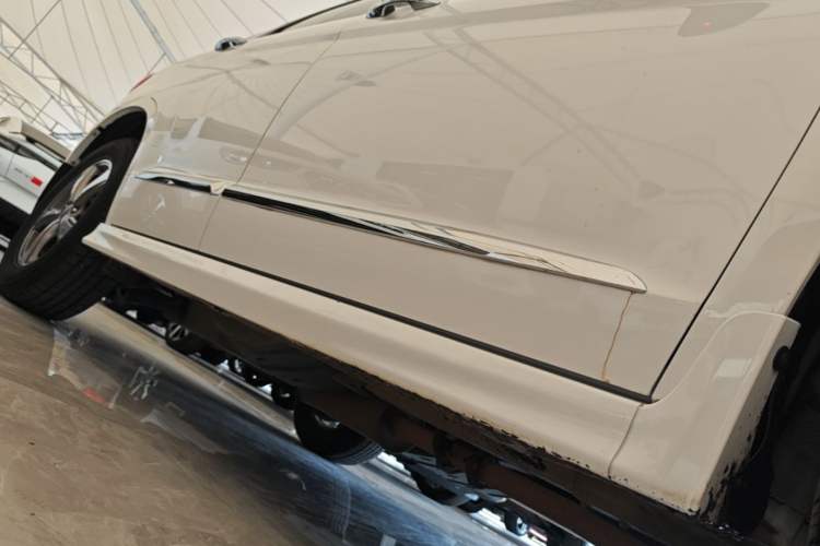 Used Haval H6 2016 Upgraded Model 1.5T Manual Two-Wheel Drive Elite Version Right Side Sill