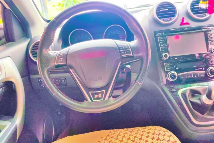 Used Haval H6 2016 Upgraded Model 1.5T Manual Two-Wheel Drive Elite Version Steering Wheel