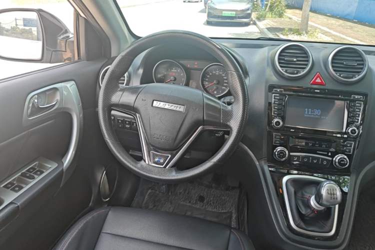 Used Haval H6 2016 Upgraded Model 1.5T Manual Two-Wheel Drive Urban Version Steering Wheel
