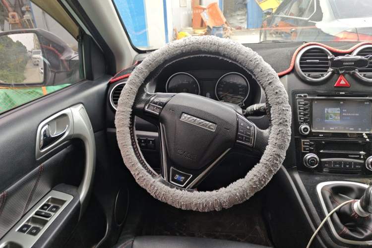 Used Haval H6 2016 Upgraded Model 1.5T Manual Two-Wheel Drive Elite Version Steering Wheel