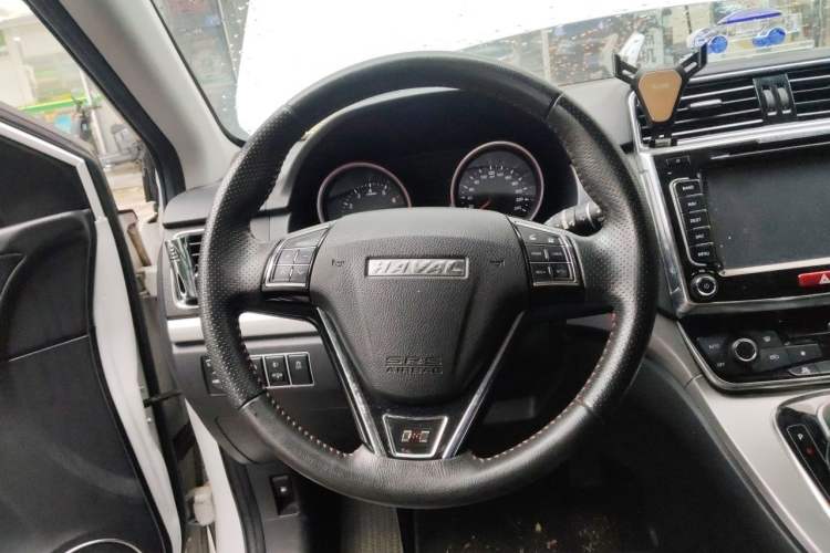 Used Haval H6 2016 Upgraded Model 1.5T Automatic Two-Wheel Drive Elite Version Steering Wheel