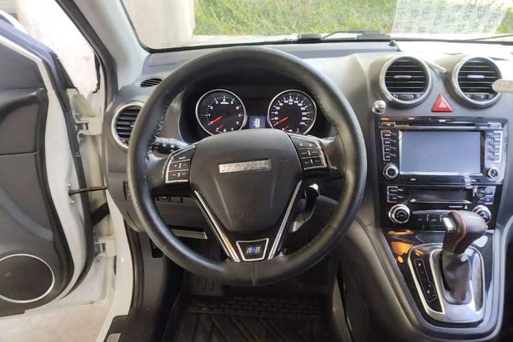 Used Haval H6 2016 Upgraded Model 1.5T Automatic Two-Wheel Drive Elite Version Steering Wheel