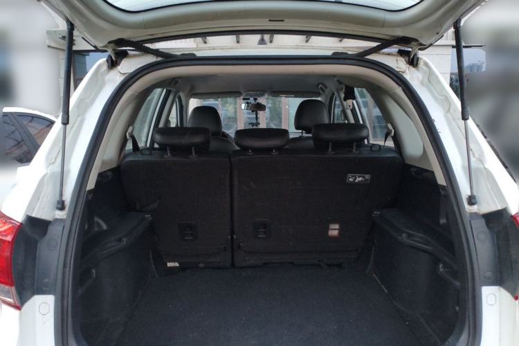 Used Haval H6 2016 Upgraded Model 1.5T Manual Two-Wheel Drive Value Edition Trunk
