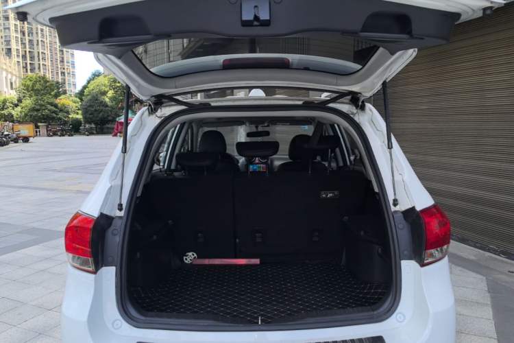 Used Haval H6 2016 Upgraded Model 1.5T Manual Two-Wheel Drive Elite Version Trunk