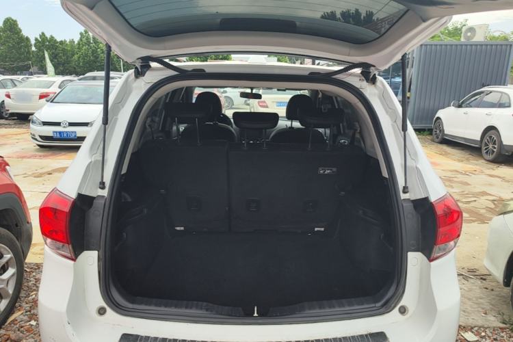 Used Haval H6 2016 Upgraded Model 1.5T Manual Two-Wheel Drive Urban Version Trunk
