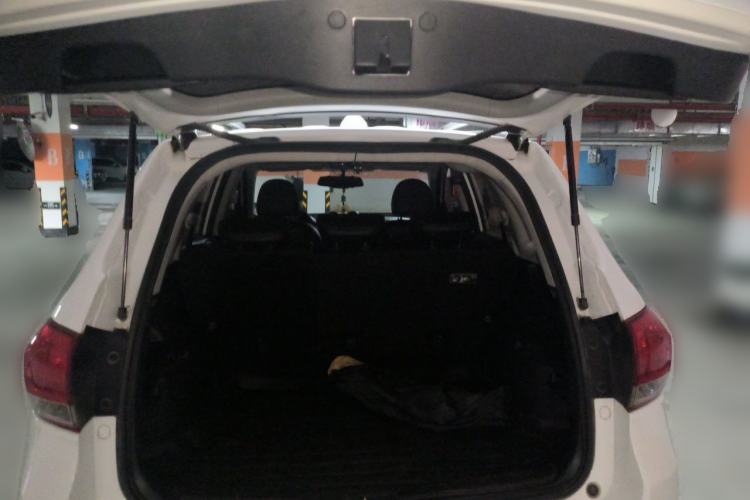 Used Haval H6 2016 Upgraded Model 1.5T Automatic Two-Wheel Drive Elite Version Trunk