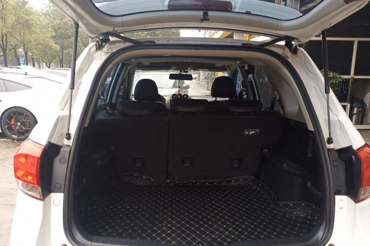 Used Haval H6 2016 Upgraded Model 1.5T Automatic Two-Wheel Drive Elite Version Trunk