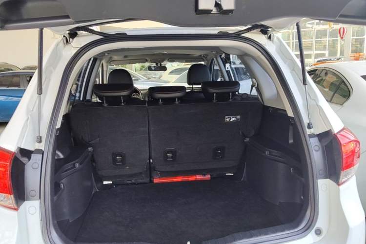 Used Haval H6 2016 Upgraded Model 1.5T Automatic Two-Wheel Drive Elite Version Trunk