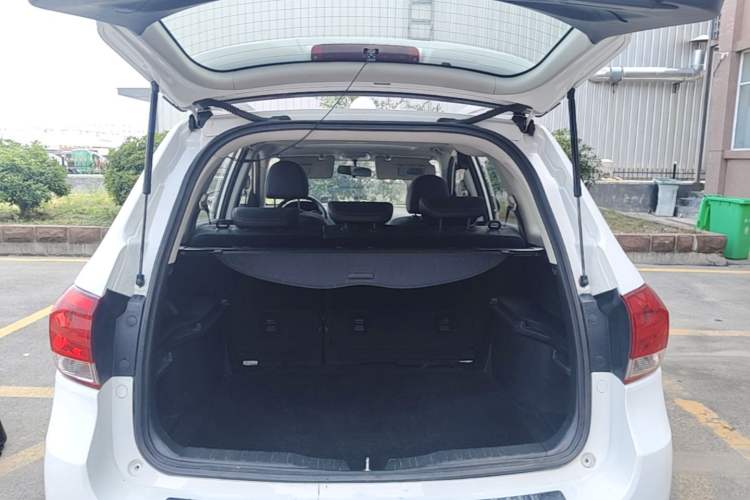 Used Haval H6 2016 Upgraded Model 1.5T Automatic Two-Wheel Drive Elite Version Trunk
