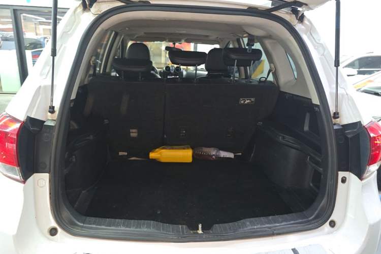 Used Haval H6 2016 Upgraded Model 1.5T Automatic Two-Wheel Drive Elite Version Trunk