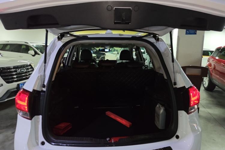 Used Haval H6 2016 Upgraded Model 1.5T Automatic Two-Wheel Drive Elite Version Trunk