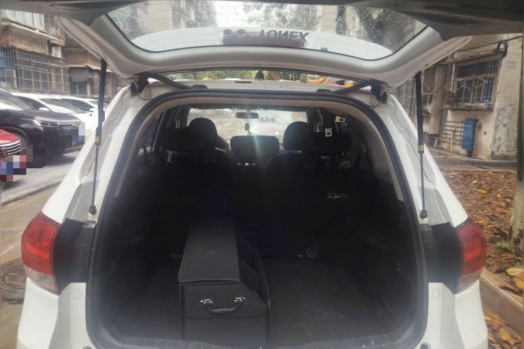 Used Haval H6 2016 Upgraded Model 1.5T Manual Two-Wheel Drive Value Edition Trunk