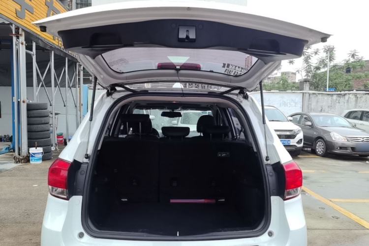 Used Haval H6 2016 Upgraded Model 1.5T Automatic Two-Wheel Drive Elite Version Trunk