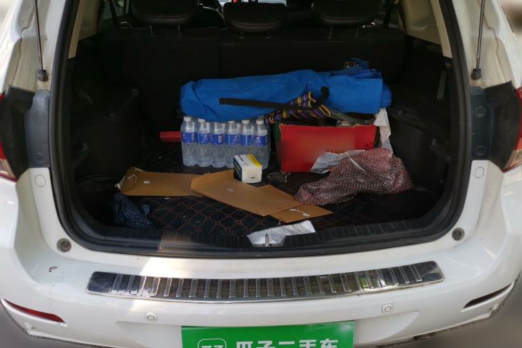Used Haval H6 2016 Upgraded Model 2.0T Diesel Manual 4x4 Prestige Version China IV Trunk