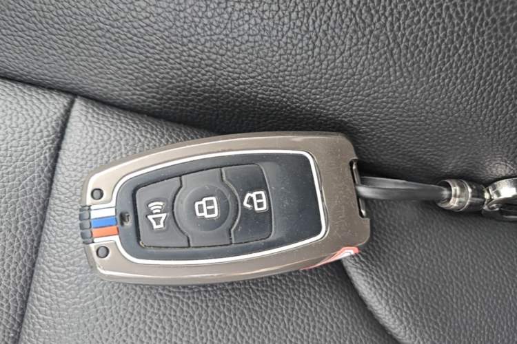 Used Haval H6 2016 Upgraded Model 1.5T Manual Two-Wheel Drive Urban Version Vehicle Key