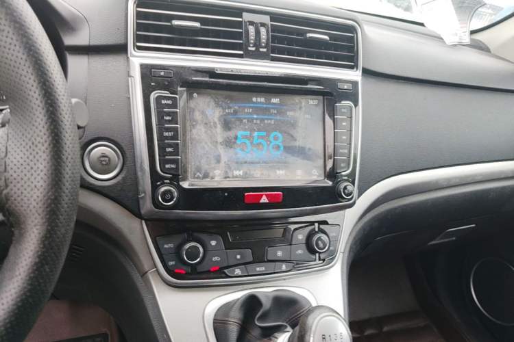Used Haval H6 2017 Blue Label Sport Edition 1.5T Manual 4x4 Elite Model Audio And AC Panel