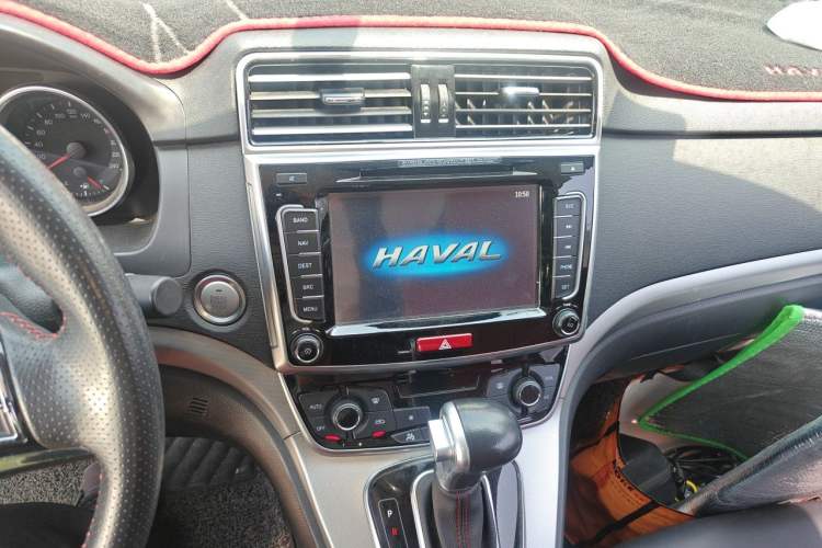 Used Haval H6 2017 Red-Label Sport Edition 1.5T Automatic Two-Wheel Drive Luxury Model Audio And AC Panel