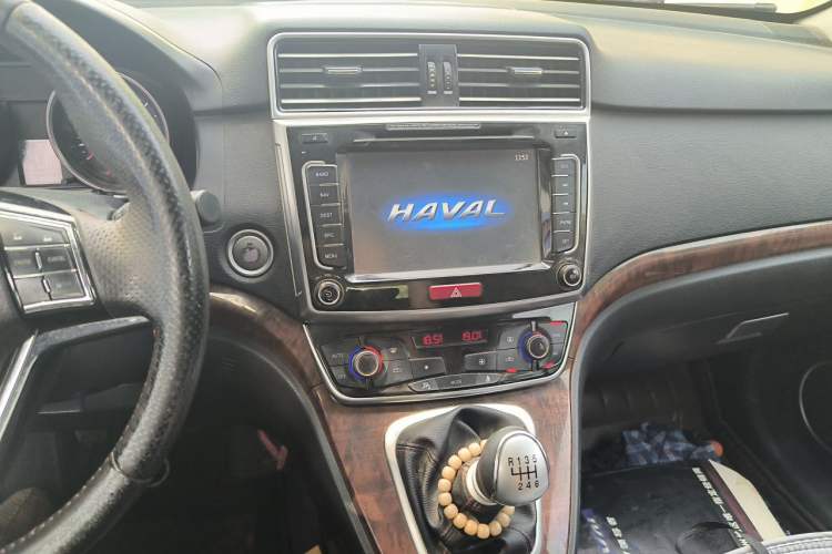 Used Haval H6 2017 Red-Label Sport Edition 2.0T Diesel Manual Two-Wheel Drive Elite Model China V Standard Audio And AC Panel