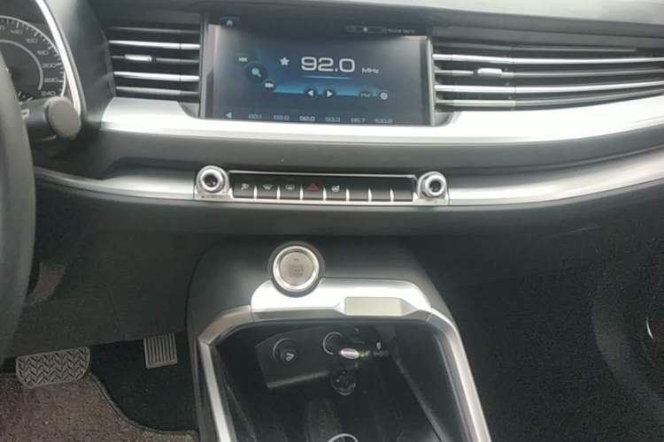 Used Haval H6 2017 Blue Label 2.0T Automatic Two-Wheel Drive Smart Edition Audio And AC Panel