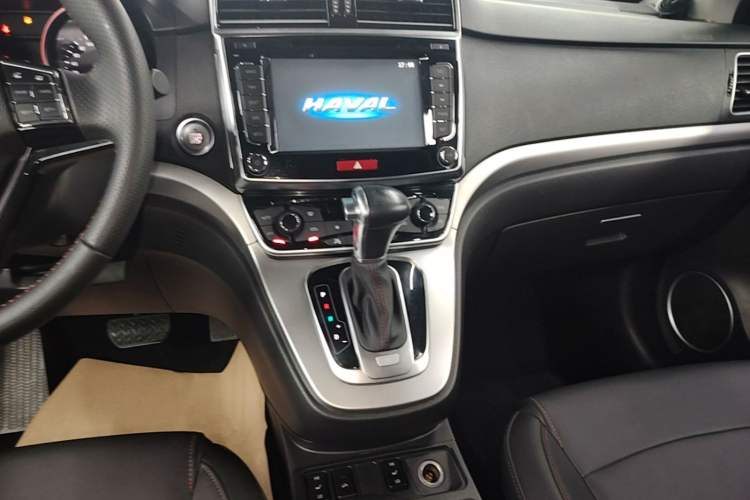 Used Haval H6 2017 Red-Label Sport Edition 1.5T Automatic Two-Wheel Drive Luxury Model Audio And AC Panel