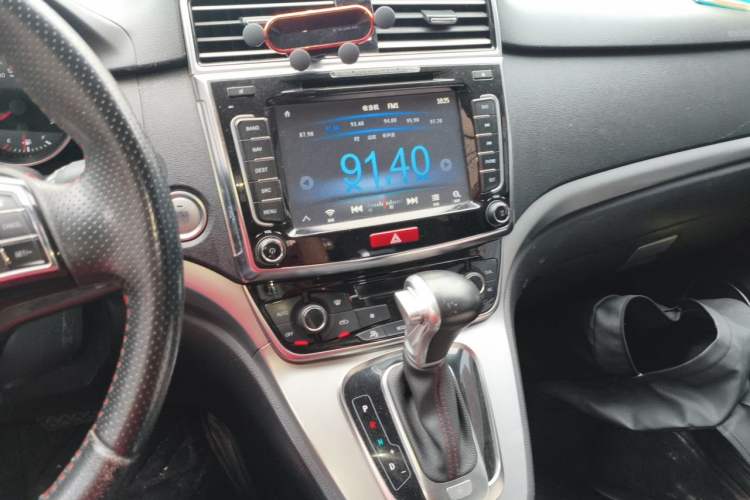 Used Haval H6 2017 Red-Label Sport Edition 1.5T Automatic Two-Wheel Drive Luxury Model Audio And AC Panel