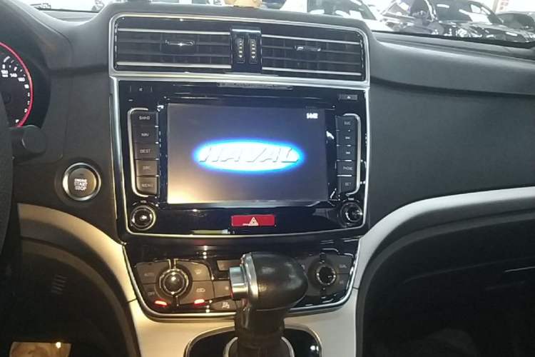 Used Haval H6 2017 Red-Label Sport Edition 1.5T Automatic Two-Wheel Drive Luxury Model Audio And AC Panel