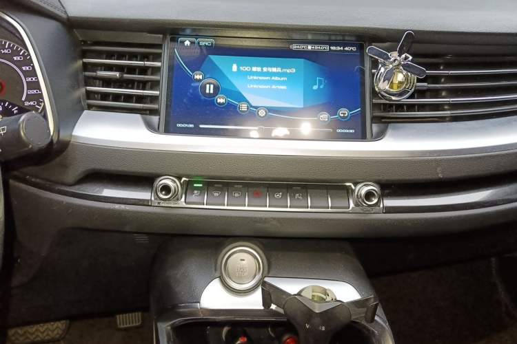 Used Haval H6 2017 Blue Label 1.5T Automatic Two-Wheel Drive ZhiShang Model Audio And AC Panel