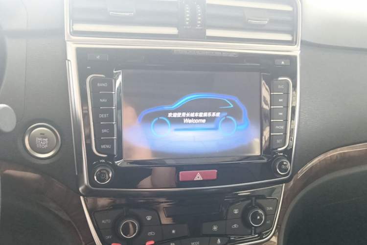 Used Haval H6 2017 Red-Label Sport Edition 1.5T Manual Two-Wheel Drive Elite Model Audio And AC Panel