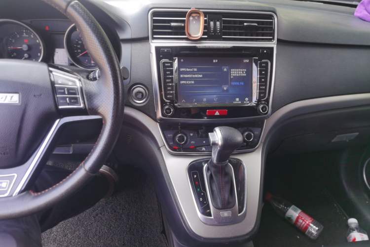 Used Haval H6 2017 Blue Label Sport Edition 1.5T Automatic Two-Wheel Drive Luxury Model Audio And AC Panel
