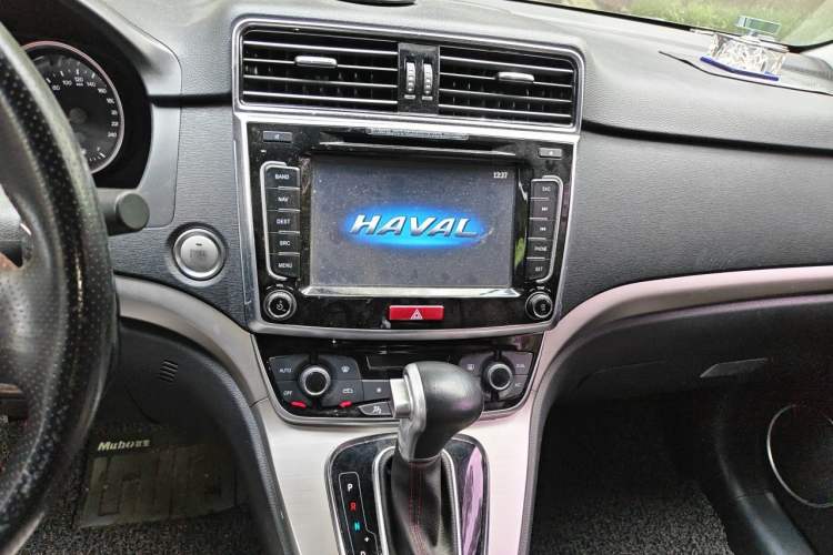Used Haval H6 2017 Blue Label Sport Edition 1.5T Automatic Two-Wheel Drive Luxury Model Audio And AC Panel