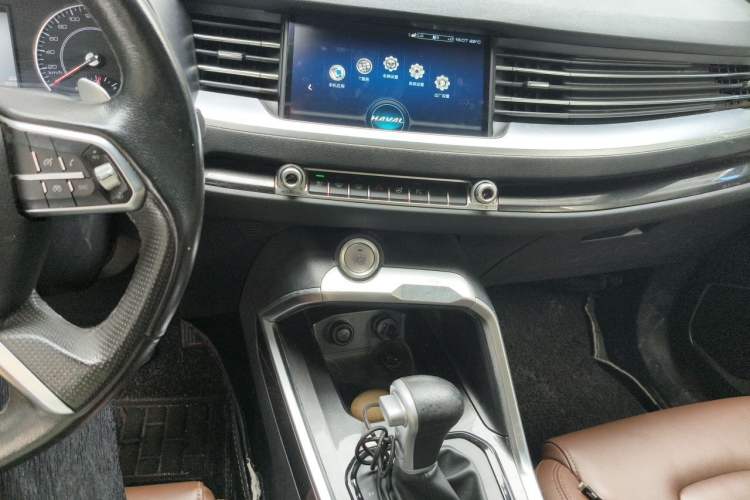 Used Haval H6 2017 Blue Label 1.5T Automatic Two-Wheel Drive ZhiShang Model Audio And AC Panel