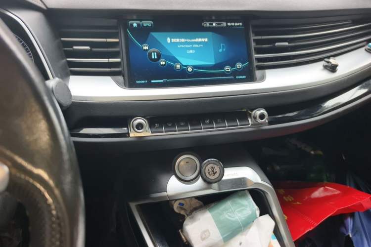 Used Haval H6 2017 Red-Label 1.3T Automatic Two-Wheel Drive ZhiShang Model Audio And AC Panel