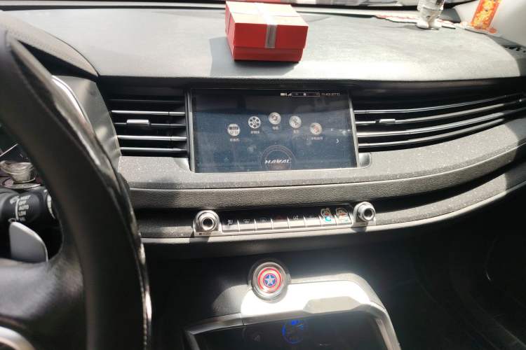 Used Haval H6 2017 Red Label 2.0T Automatic Two-Wheel Drive ZhiShang Model Audio And AC Panel