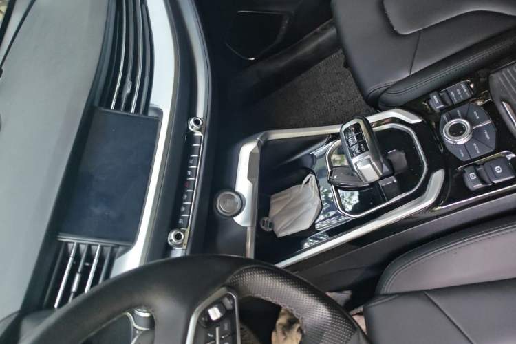 Used Haval H6 2017 Red-Label 1.3T Automatic Two-Wheel Drive ZhiShang Model Audio And AC Panel