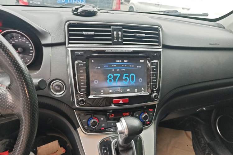 Used Haval H6 2017 Blue Label Sport Edition 1.5T Automatic Two-Wheel Drive Luxury Model Audio And AC Panel