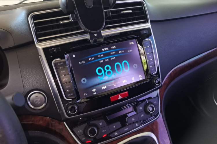 Used Haval H6 2017 Red-Label Sport Edition 1.5T Manual Two-Wheel Drive Elite Model Audio And AC Panel