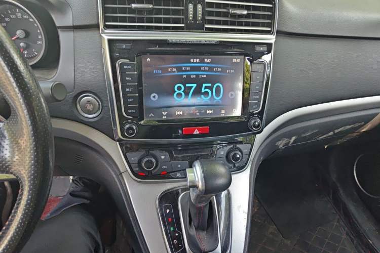 Used Haval H6 2017 Red-Label Sport Edition 1.5T Automatic Two-Wheel Drive Luxury Model Audio And AC Panel