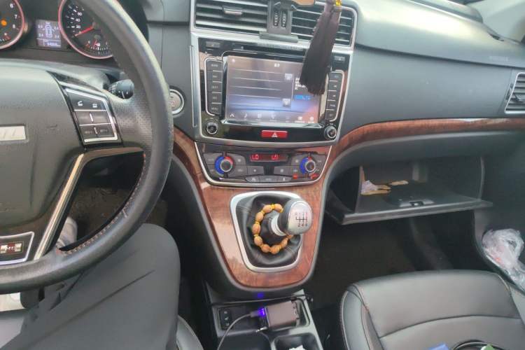 Used Haval H6 2017 Red-Label Sport Edition 1.5T Manual Two-Wheel Drive Elite Model Audio And AC Panel