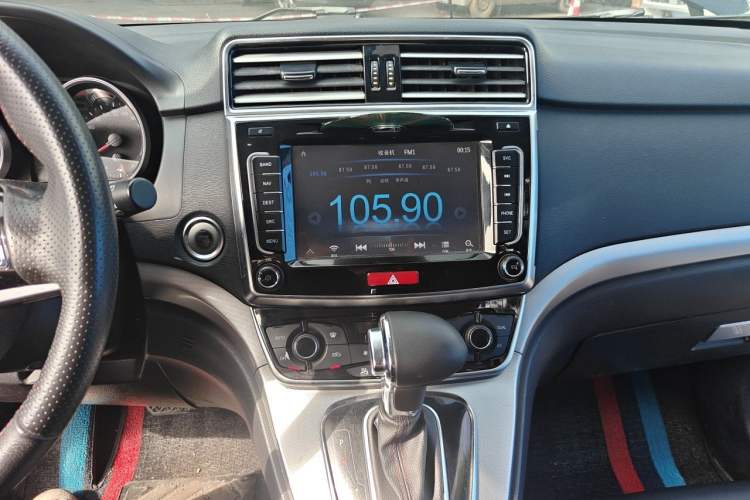 Used Haval H6 2017 Red-Label Sport Edition 1.5T Automatic Two-Wheel Drive Luxury Model Audio And AC Panel