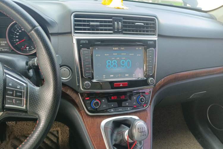 Used Haval H6 2017 Red-Label Sport Edition 1.5T Manual Two-Wheel Drive Elite Model Audio And AC Panel