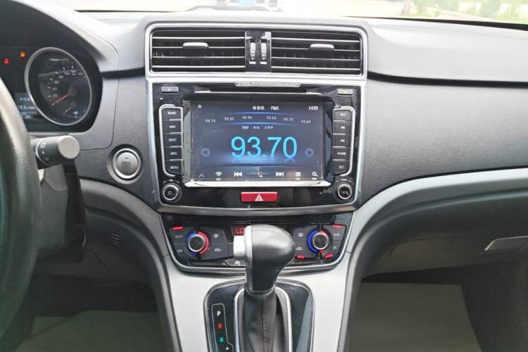 Used Haval H6 2017 Blue Label Sport Edition 1.5T Automatic Two-Wheel Drive Luxury Model Audio And AC Panel
