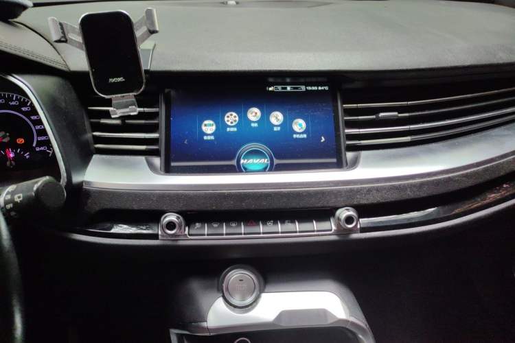 Used Haval H6 2017 Red Label 2.0T Automatic Two-Wheel Drive ZhiShang Model Audio And AC Panel